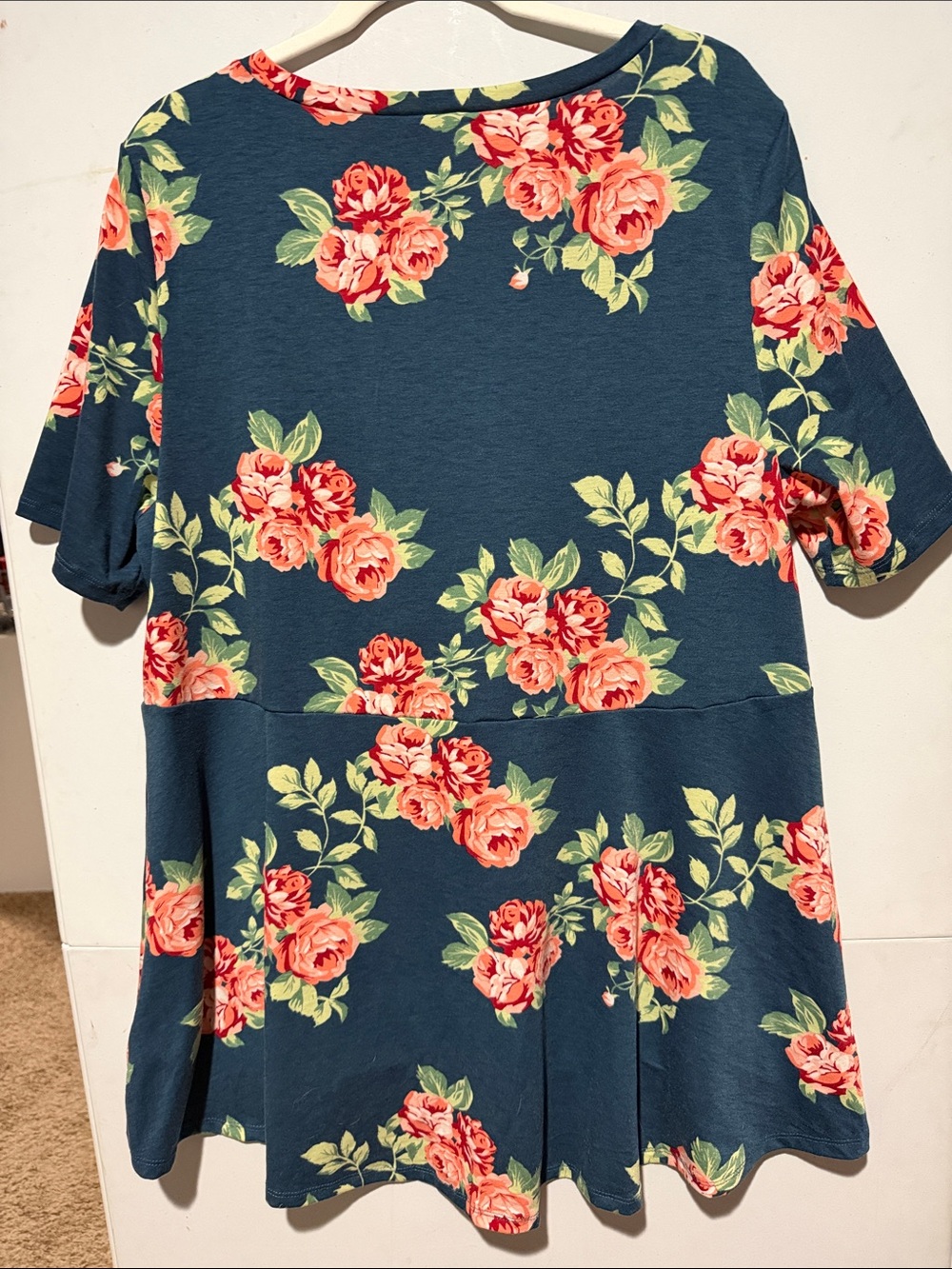 LuLaRoe Jana Blue V-Neck Tunic with Rose Print - Picture 4 of 6